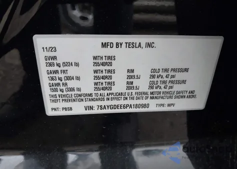 2023 Tesla Model Y Awd/Long Range Dual Motor All-Wheel Drive z USA, uszkodzony, nr VIN 7SAYGDEE6PA180980